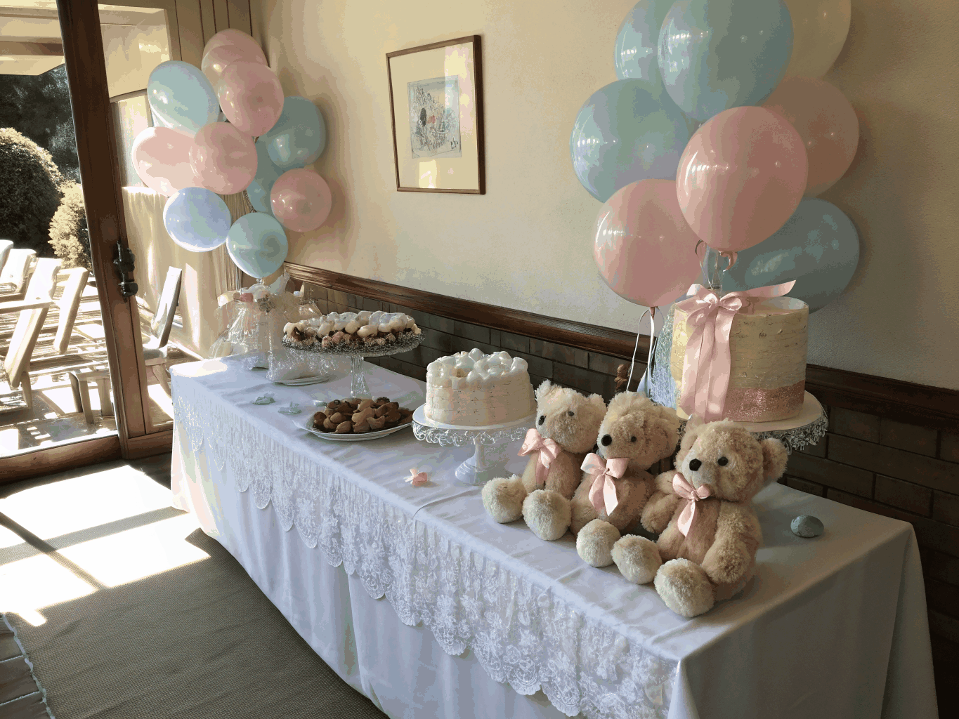 Decoración de baby shower con globos en tonos pastel en Madrid