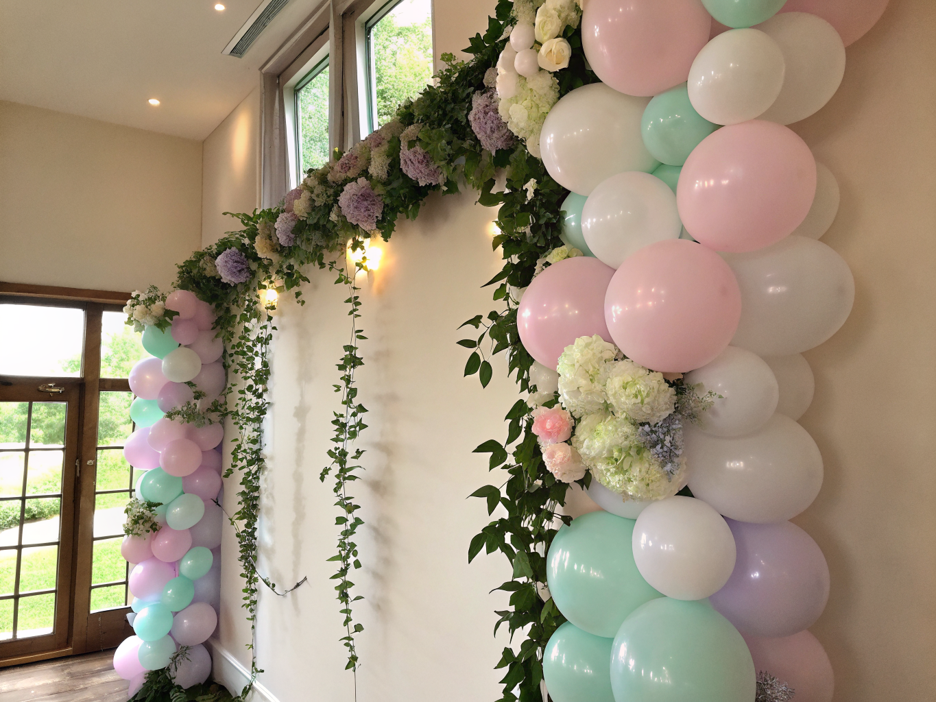 Bouquet de globos de helio flotantes para entrega sorpresa a domicilio en Madrid